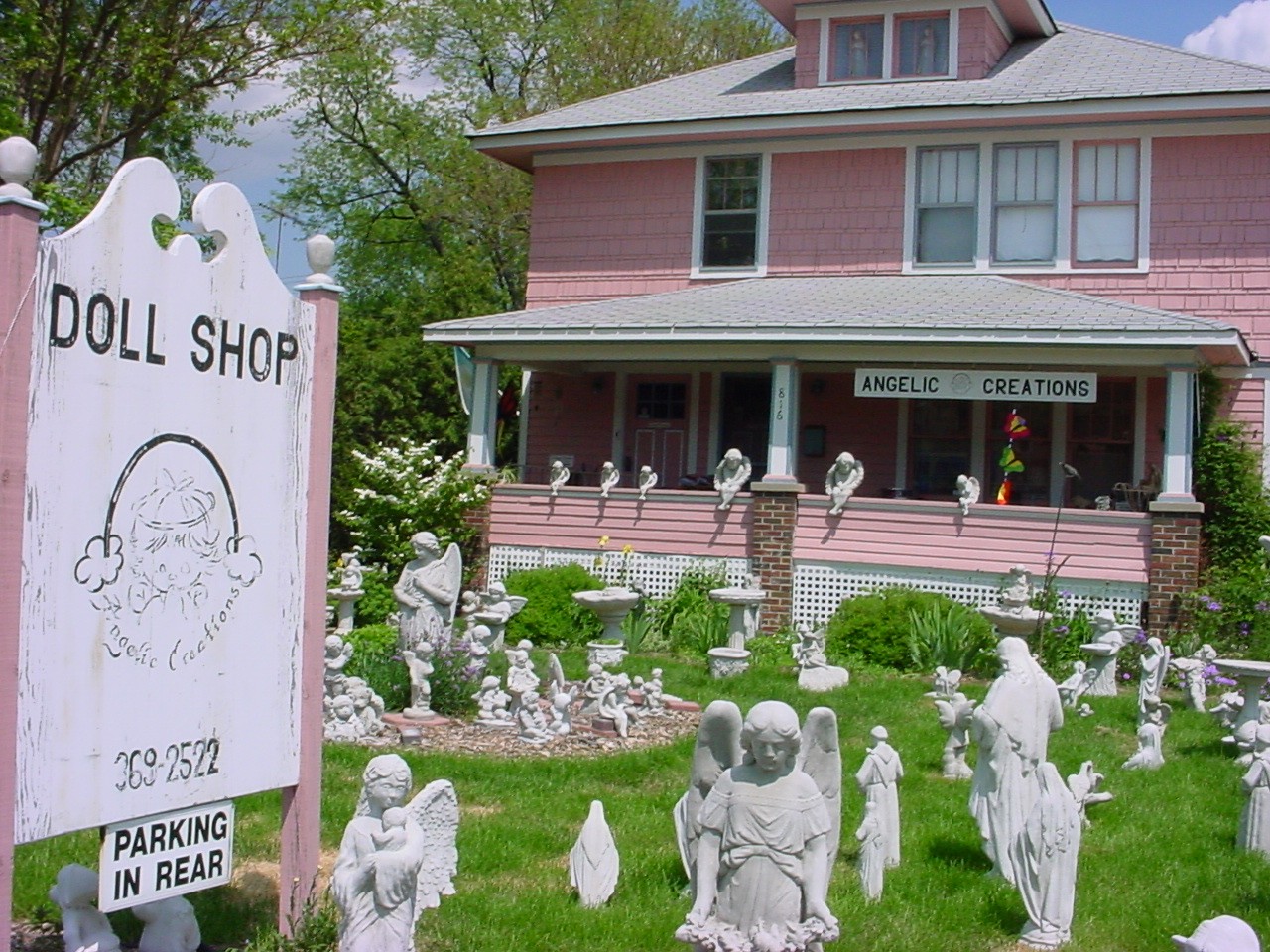 dollshopt2.jpg