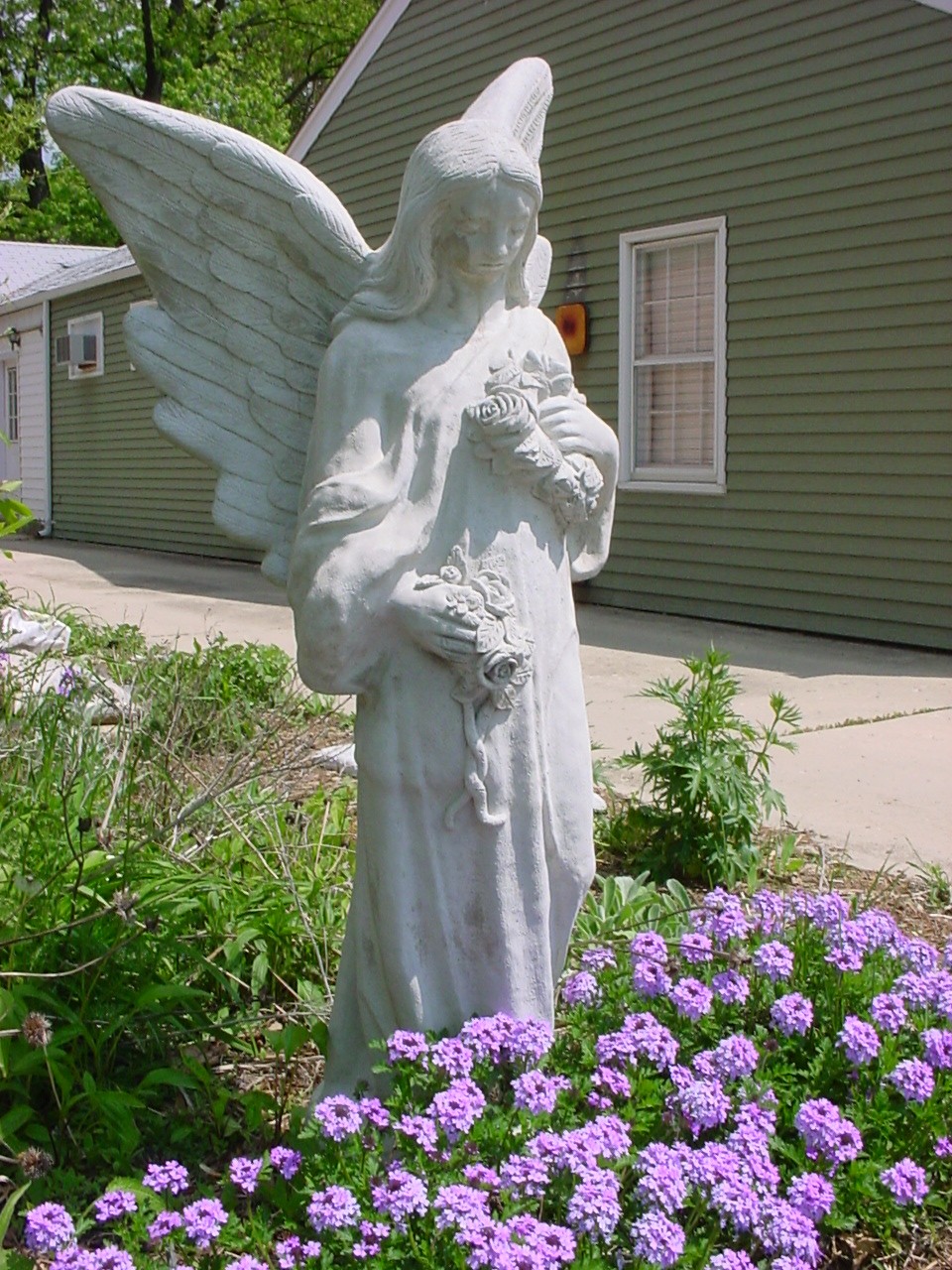 gardenangel1.jpg